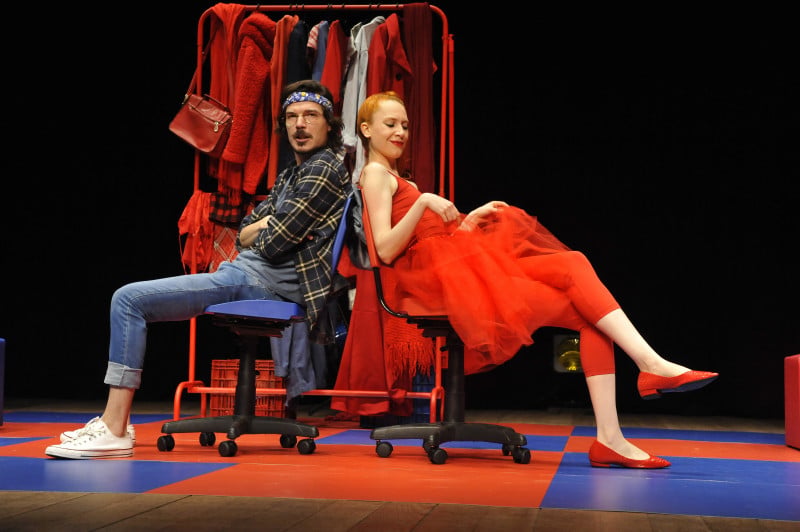 Pe&ccedil;a 'Terapia de Casal', uma das mais bem sucedidas no teatro ga&uacute;cho dos &uacute;ltimos anos, est&aacute; no Galp&atilde;o Floresta Cultural
