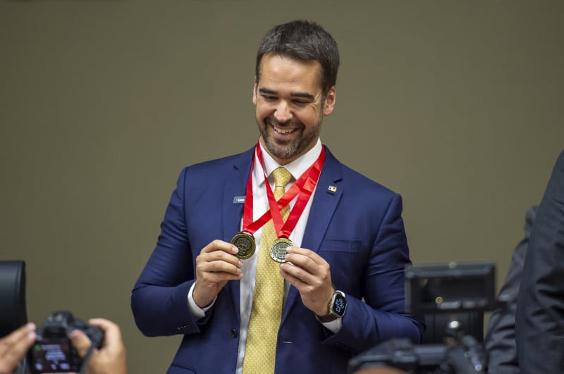 Governador do Rio Grande do Sul, pelotense agora é cidadão da Capital gaúcha