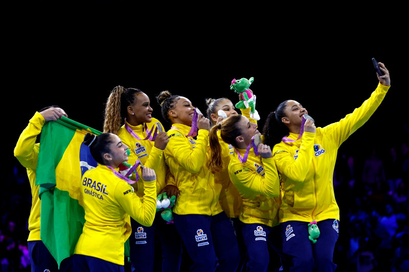 Brasil conquista prata inédita por equipe no Mundial de Ginástica Artística  2023