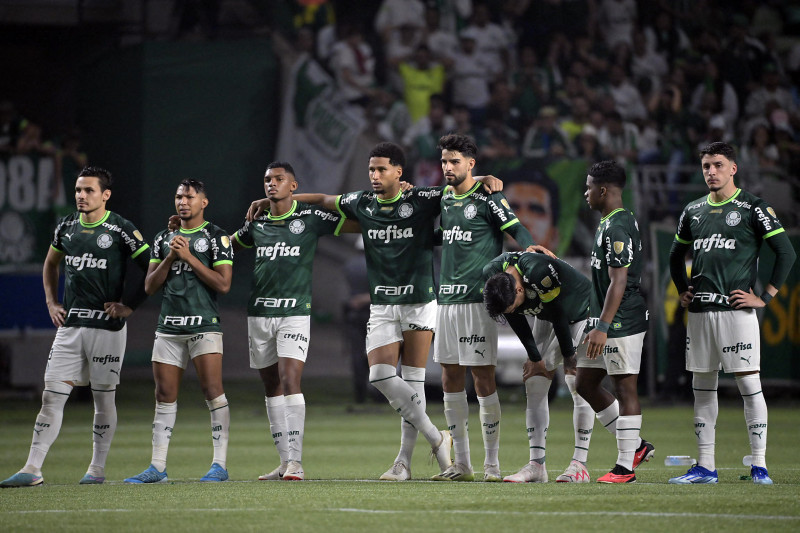 Palmeiras: Weverton defende um pênalti com bola rolando após 4 anos