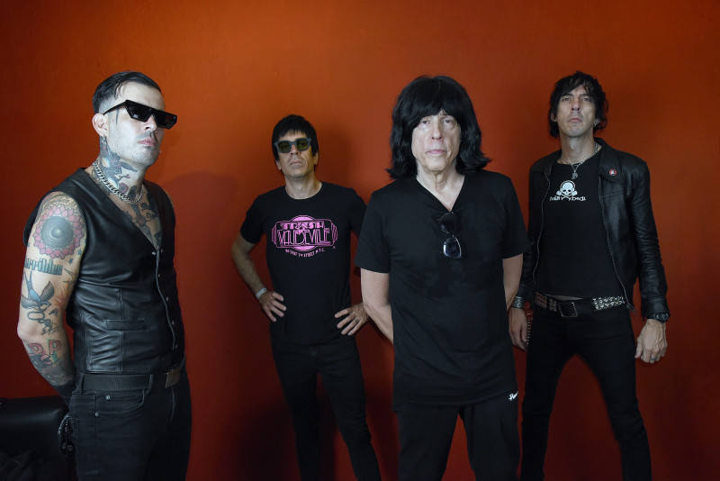 Um dos ícones do punk rock, Marky Ramone (terceiro da esq para dir) estará em Porto Alegre na terça-feira (10)