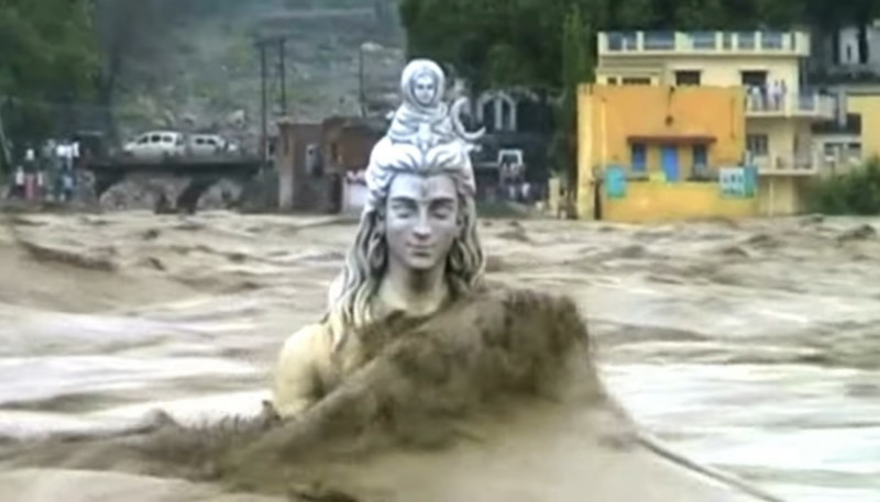 Enchente começou na meia-noite de quarta-feira (4)