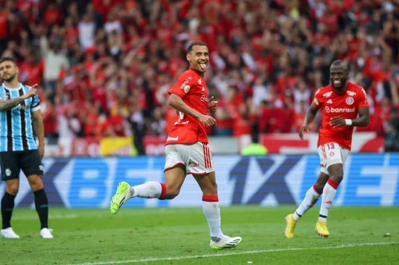 Inter renova com Alan Patrick até o final de 2026