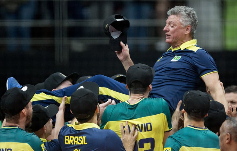 O técnico Renan Dal Zotto afirmou que precisava se recuperar de problemas de saúde