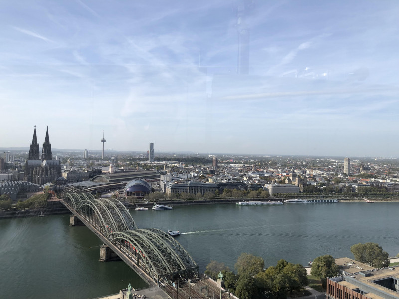 Estação de Feira de Anuga fica bem próxima à ponte sobre rio Reno e Catedral de Colônia
