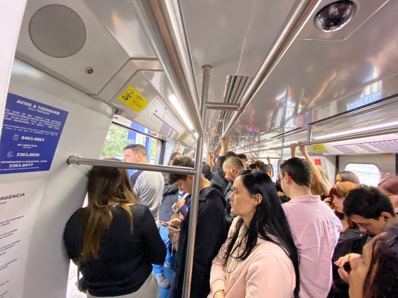 Os trens estão com um intervalo de 30 minutos