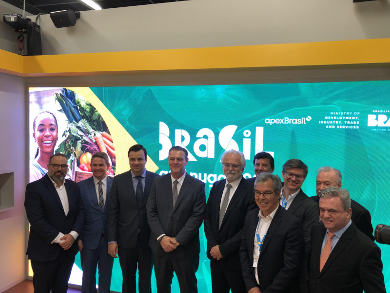 Autoridades como o ministro da Agricultura prestigiaram estande do Brasil
