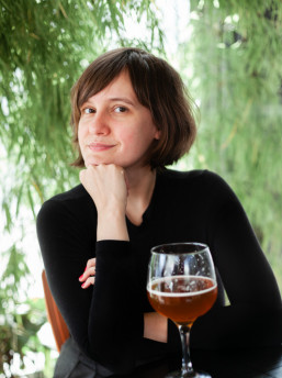 Nesta quinta-feira (19), acontece uma nova edição do Sarau da Clara Corleone na Livraria Paralelo 30, às 19h