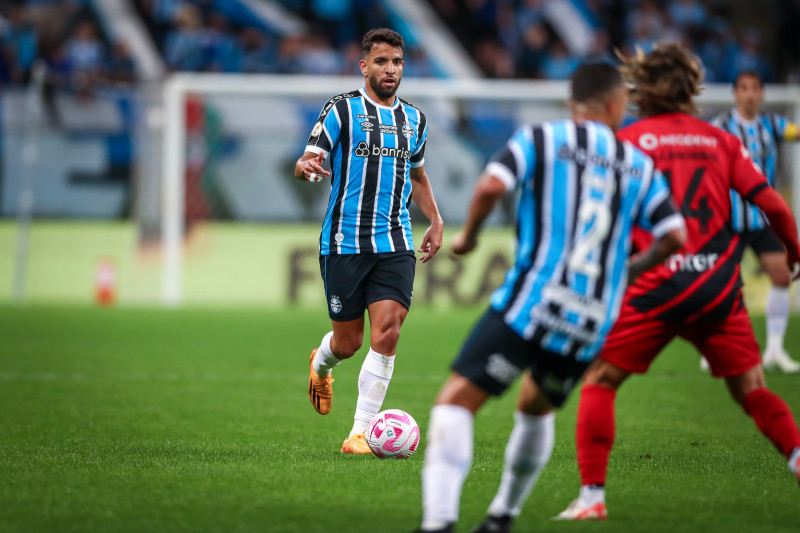 Na volta do Brasileirão, Grêmio sofre a virada para o Athletico-PR na Arena