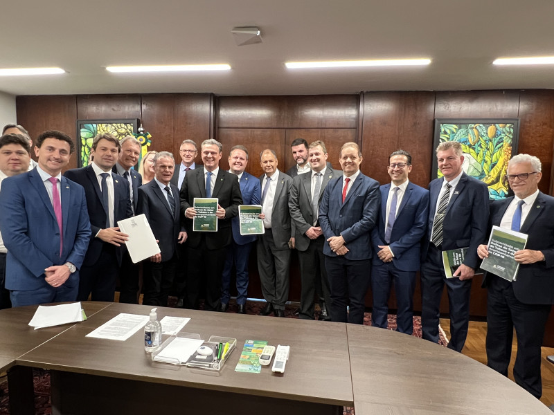 Deputados estaduais e federais do Rio Grande do Sul levaram amplo documento para sustentar a defesa da cadeia fumageira