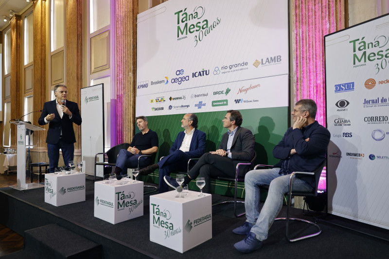 Tá na Mesa debate o desenvolvimento econômico do RS ao longo dos últimos 30 anos