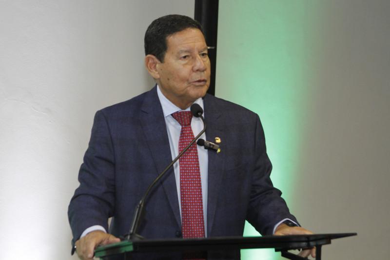 Projeto concede anistia a condenados pelo ataque às sedes dos Três Poderes em Brasília no dia 8 de janeiro