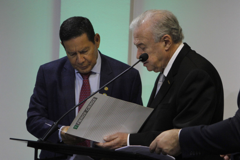 Hamilton Mourão diz na FIERGS que Reforma Tributária pode ter relatório  entregue no início de novembro no Senado - Revista Plástico Sul