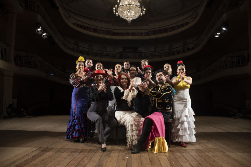 Espetáculo que celebra os 30 anos da Cadica Companhia de Dança leva ao Theatro São Pedro série de coreografias que reúnem flamenco, samba, forró e outros estilos