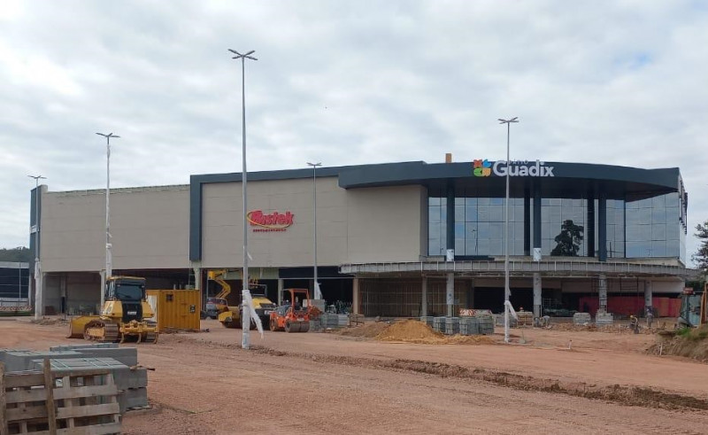 Minuto Varejo - centro comercial Pátio Guadix - futuro Bistek - marca fachada - obras - zona sul - Porto Alegre 