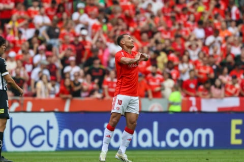 Internacional atropela Santos e aplica  a maior goleada do Brasileirão