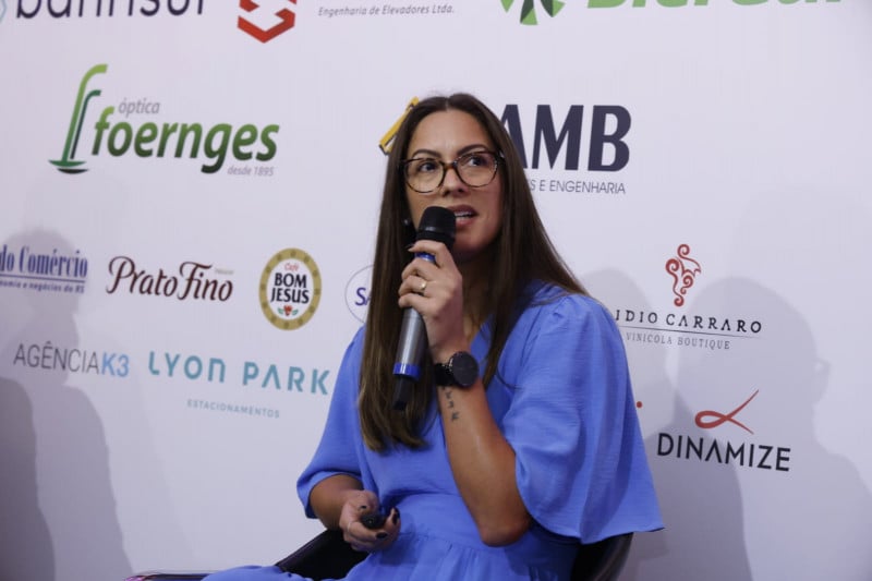 Suelen Joner, Head de Sustentabilidade da Arezzo&Co, participou do Menu POA da Associação Comercial 
