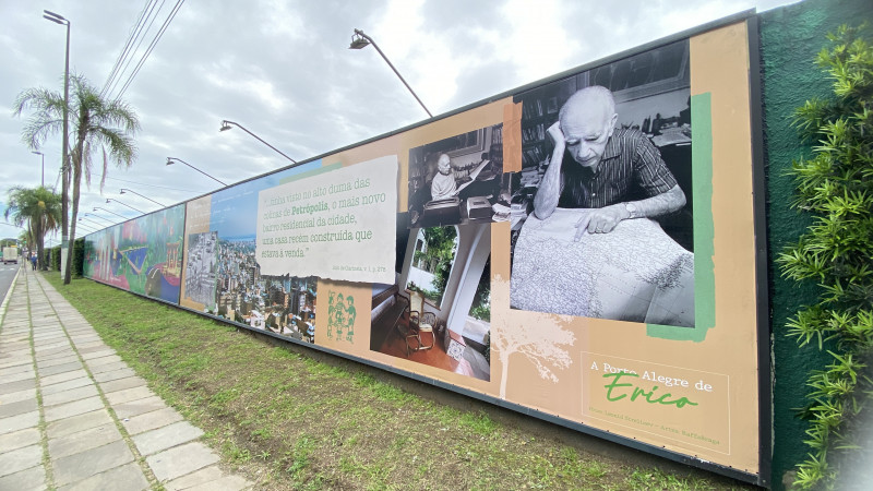 Obra em homenagem ao escritor ficará exposta por quatro meses no local 