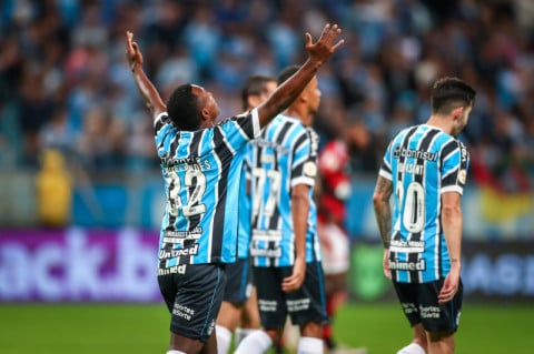 Grêmio vira o placar e impõe primeira derrota de Tite no comando do Flamengo