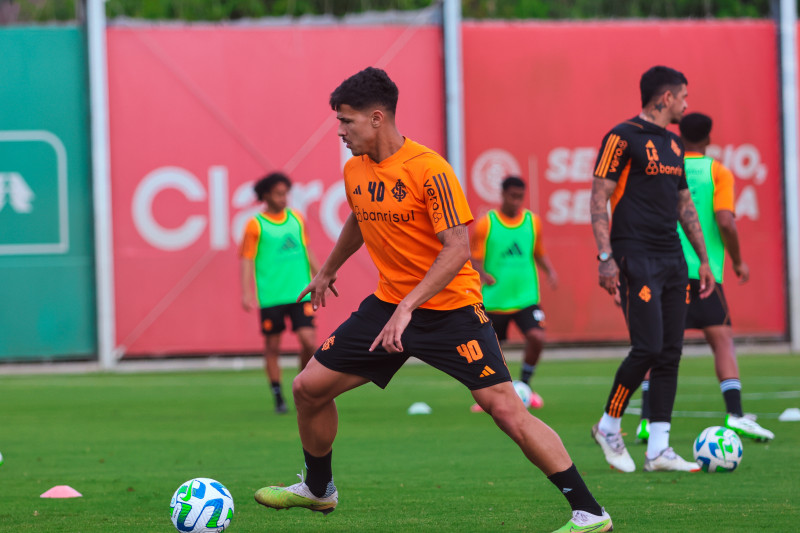 Coudet projeta o Inter com mudanças para enfrentar o América-MG