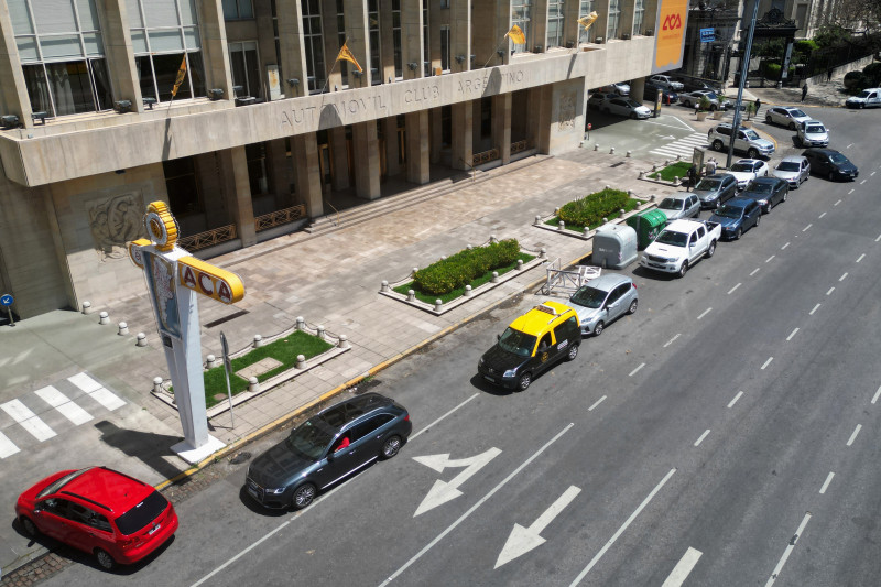 Argentinos formam filas em busca de combustível nos postos