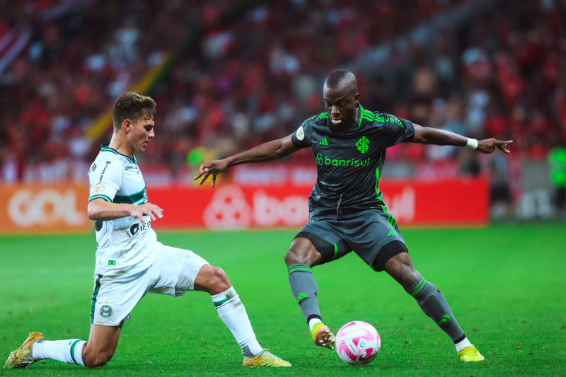 Derrota em casa para o Coritiba se soma à série de fracassos colorados na temporada