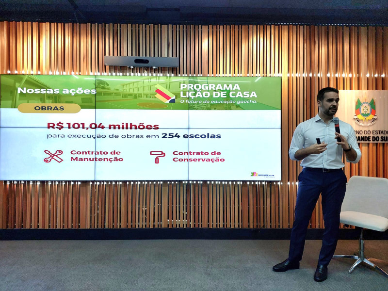 O governador Eduardo Leite apresentou o balanço na manhã desta terça-feira (31)