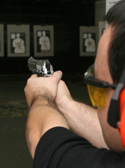 Sancionada lei que diminui restrições a clubes de tiro em Porto Alegre