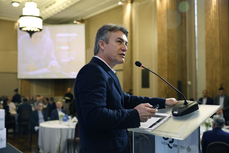 Presidente da Assembleia defende municipalização das séries iniciais do Ensino Fundamental