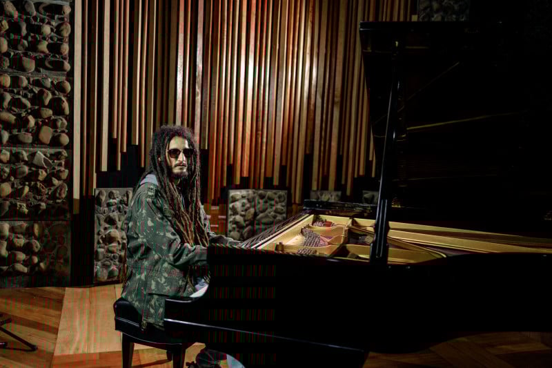 Pianista gaúcho Ras Vicente e outros músicos fazem show gratuito no Instituto Ling neste sábado(4), às 16h 