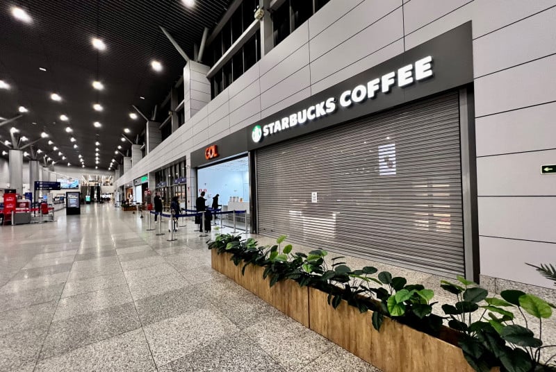 Cafeterias fechadas e recuperação judicial incerta: a crise da operadora da Starbucks
