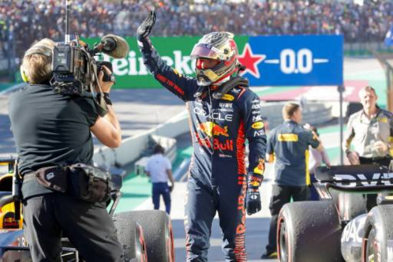 Verstappen larga na frente no GP de São Paulo neste domingo