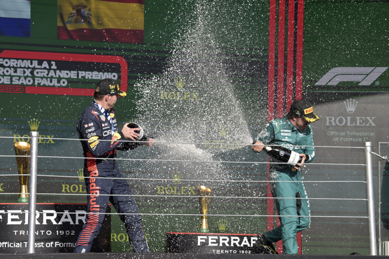 Verstappen ganha GP de São Paulo de F-1 marcado por emoção no começo e no fim