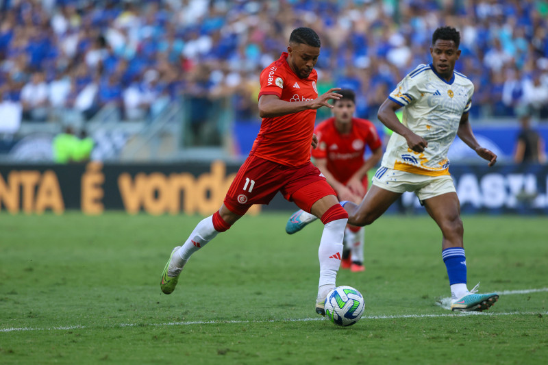 Inter vence o Cruzeiro por 2 a 1 e encerra má fase no Brasileirão