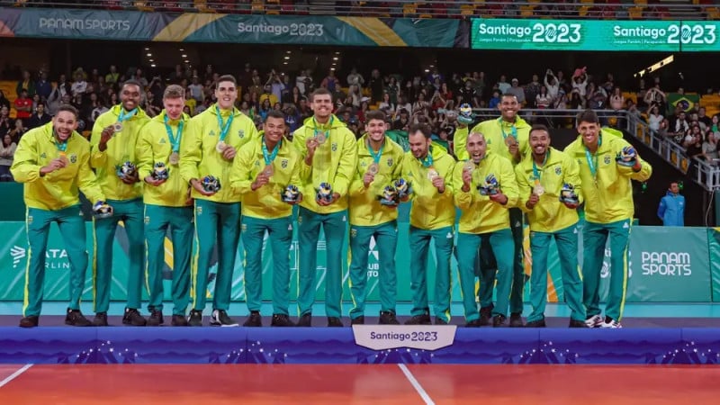 Brasil se vinga da Argentina e leva ouro no vôlei masculino; futebol bate o  Chile nos pênaltis