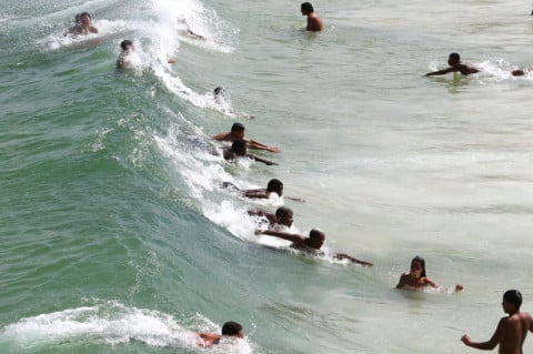 Praias cariocas ainda correm risco de forte ressaca nesta segunda-feira