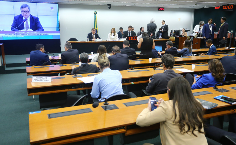 Comissão Mista de Orçamento aprova relatório preliminar da LDO com meta de déficit zero em 2024