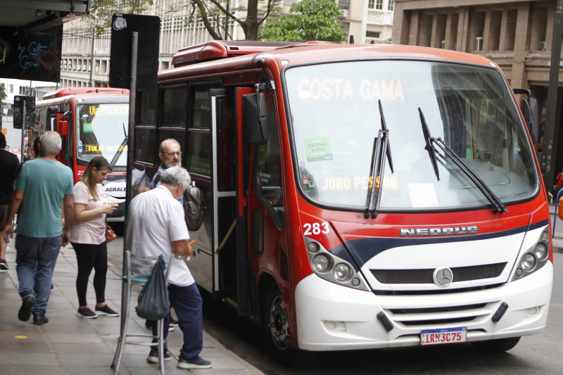 Média atual é de 450 mil passageiros por mês em lotações, menos da metade do registrado em 2017 em Porto Alegre