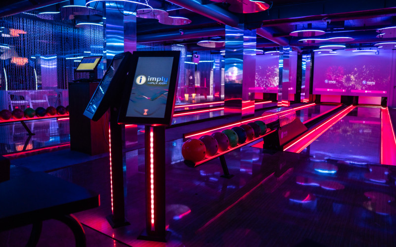 Luguito e Luguita estão em cena juntos no complexo de entretenimento da chocolataria 