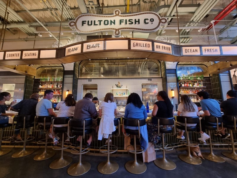 {'nm_midia_inter_thumb1':'https://www.jornaldocomercio.com/_midias/jpg/2023/11/09/206x137/1_minuto_varejo_nova_york_tin_building_jornal_do_comercio_7-10383361.jpg', 'id_midia_tipo':'2', 'id_tetag_galer':'', 'id_midia':'654d353daec6e', 'cd_midia':10383361, 'ds_midia_link': 'https://www.jornaldocomercio.com/_midias/jpg/2023/11/09/minuto_varejo_nova_york_tin_building_jornal_do_comercio_7-10383361.jpg', 'ds_midia': 'Minuto Varejo - Nova York - lojas - mercados - Tin Building - Manhattan - consumo - food market - ', 'ds_midia_credi': 'PATR&Iacute;CIA COMUNELLO/ESPECIAL/JC', 'ds_midia_titlo': 'Minuto Varejo - Nova York - lojas - mercados - Tin Building - Manhattan - consumo - food market - ', 'cd_tetag': '1', 'cd_midia_w': '800', 'cd_midia_h': '600', 'align': 'Left'}