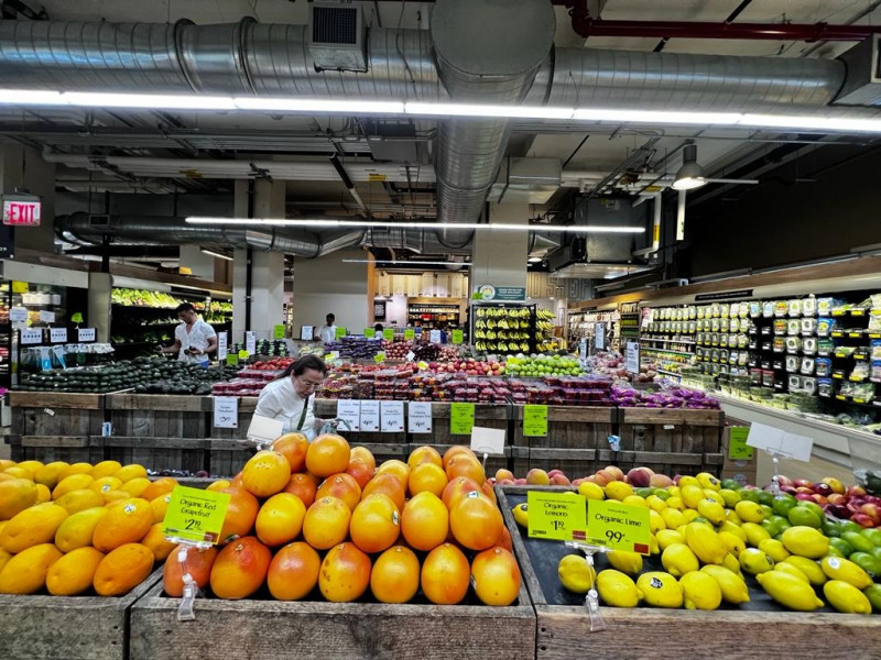 {'nm_midia_inter_thumb1':'https://www.jornaldocomercio.com/_midias/jpg/2023/11/09/206x137/1_minuto_varejo_nova_york_whole_foods_loja_jornal_do_comercio-10383468.jpg', 'id_midia_tipo':'2', 'id_tetag_galer':'', 'id_midia':'654d387ca47ee', 'cd_midia':10383468, 'ds_midia_link': 'https://www.jornaldocomercio.com/_midias/jpg/2023/11/09/minuto_varejo_nova_york_whole_foods_loja_jornal_do_comercio-10383468.jpg', 'ds_midia': '&Aacute;rea de frutas e org&acirc;nicos &eacute; um dos pontos de atra&ccedil;&atilde;o das unidades', 'ds_midia_credi': 'PATR&Iacute;CIA COMUNELLO/ESPECIAL/JC', 'ds_midia_titlo': '&Aacute;rea de frutas e org&acirc;nicos &eacute; um dos pontos de atra&ccedil;&atilde;o das unidades', 'cd_tetag': '1', 'cd_midia_w': '800', 'cd_midia_h': '600', 'align': 'Left'}