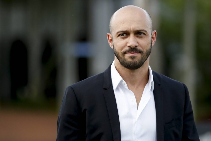 Gerente de futebol do Corinthians tenta invadir sala do VAR na Arena