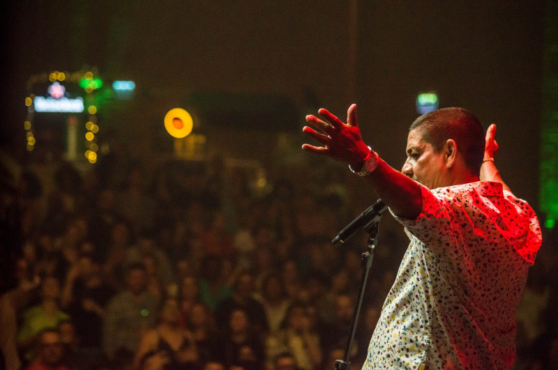 Zeca Pagodinho festejou sua carreira com 3 mil gaúchos neste sábado, no palco do Araújo Vianna