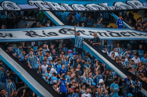 Grêmio perde chance de encostar na liderança e decepciona 50 mil torcedores 