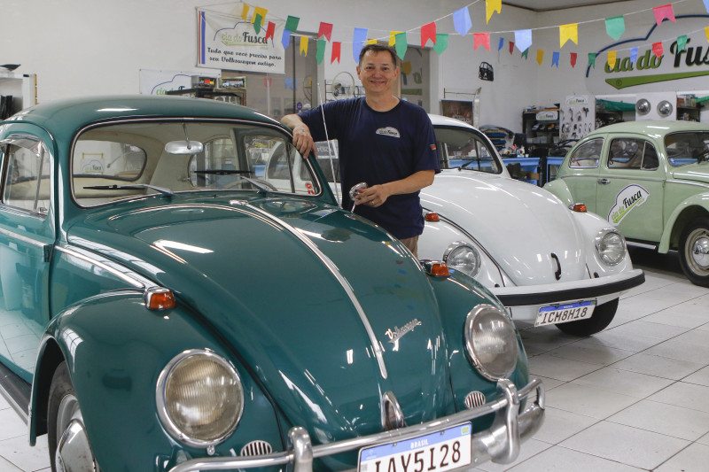 Machado tornou seu desejo de menino, de ter o próprio Fusca, em um negócio que, segundo ele, não comercializa carros, mas vende sonhos