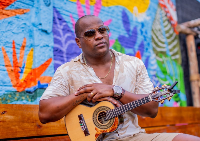 Ex-vocalista do grupo Pura Cadência, Juninho PC lança carreira solo no O Brava, nesta quarta-feira (15), às 21h30