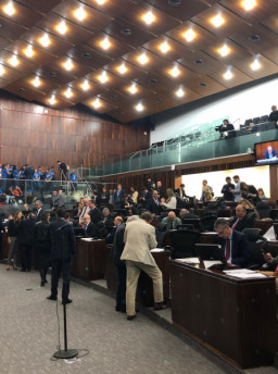 Deputados aprovam novo vale-refeição de R$ 366 para funcionalismo do RS