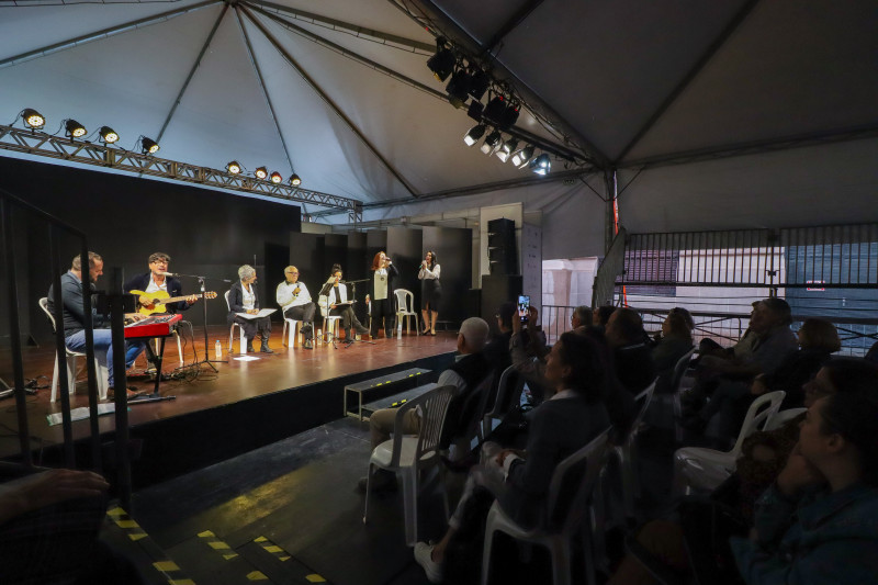 Encerramento da 69ª Feira do Livro de Porto Alegre conta com show de Luiz Coronel e outros artistas, nesta terça e quarta-feira