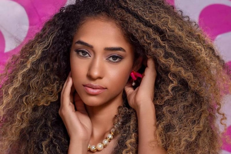 Isis era modelo e atriz e morreu no domingo aos 22 anos vítima de uma tuberculose