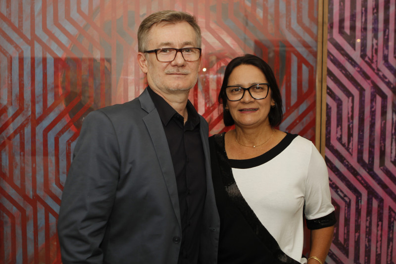 Nelson Wilbert, com Mara Prates, expõe novos trabalhos até 10 de dezembro